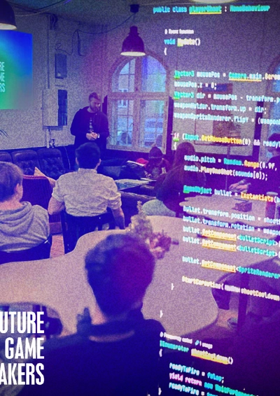 Et billede hvor der er "Future Game Makers" logo på, med noget kode som overlay og mennesker der sidder i baggrunden