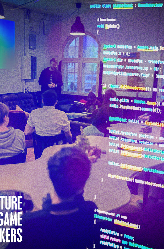 Et billede hvor der er "Future Game Makers" logo på, med noget kode som overlay og mennesker der sidder i baggrunden